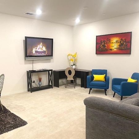 Private Lux Apartment In A New Community Fontana Exterior foto